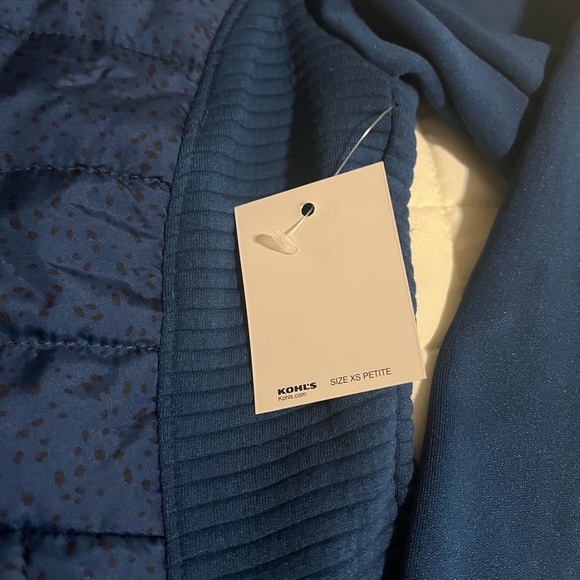 New with tag, Women’s XS Petite, Tek Gear, hooded jacket with thumb holes. - Picture 4 of 6